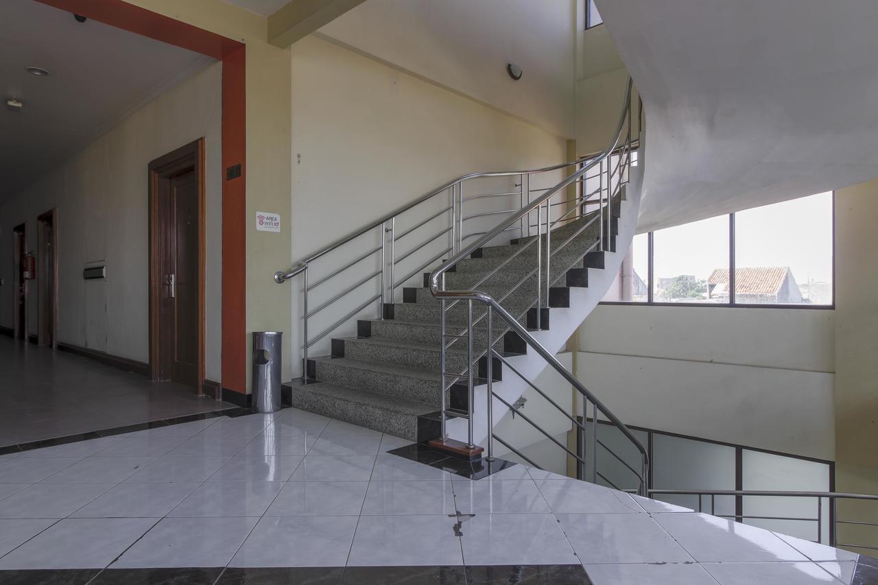 Reddoorz Plus Near Grage City Mall Чиребон Экстерьер фото