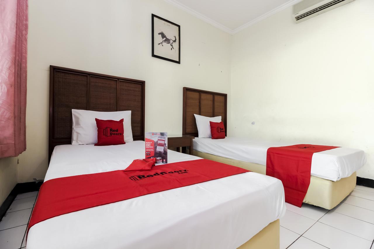 Reddoorz Plus Near Grage City Mall Чиребон Экстерьер фото