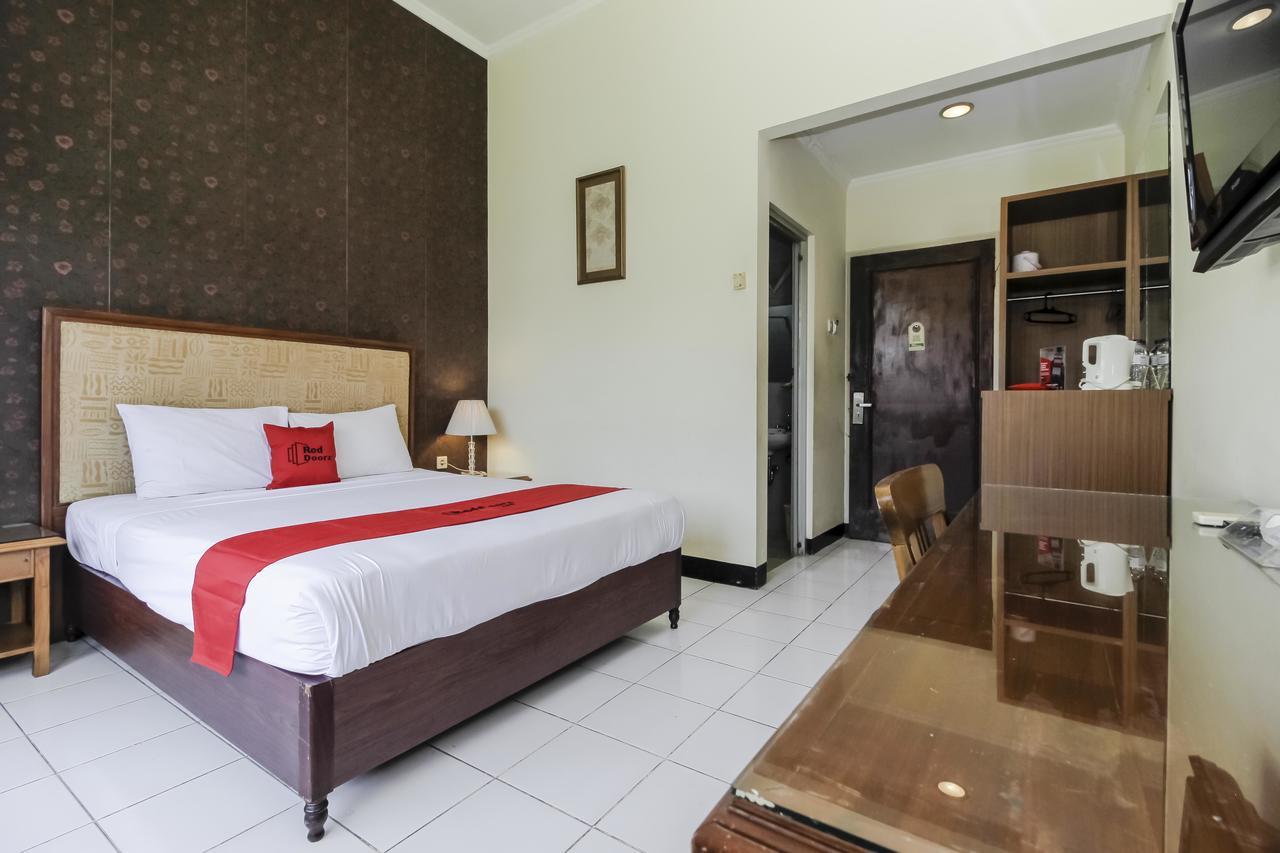 Reddoorz Plus Near Grage City Mall Чиребон Экстерьер фото